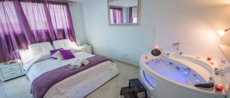 Phòng Suite Superior (Jacuzzi) | Két bảo mật tại phòng, trang trí khác biệt