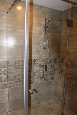 Standard Room | Bathroom | Shower, slippers, towels, soap - Teryan Pushkin Apart Hotel (Yerevan)