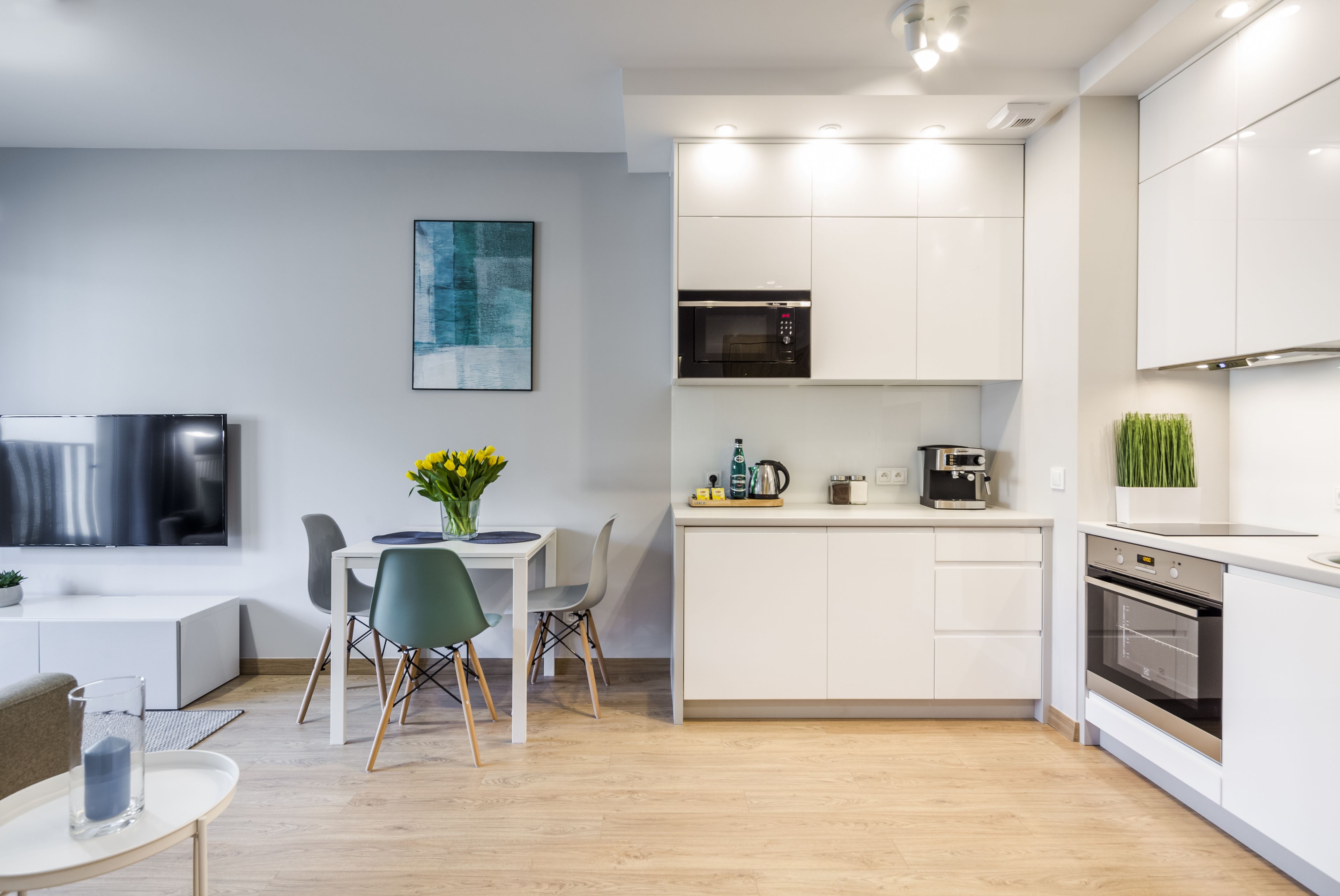 deluxe apartment, balcony | private kitchenette | fridge, microwave, oven, stovetop