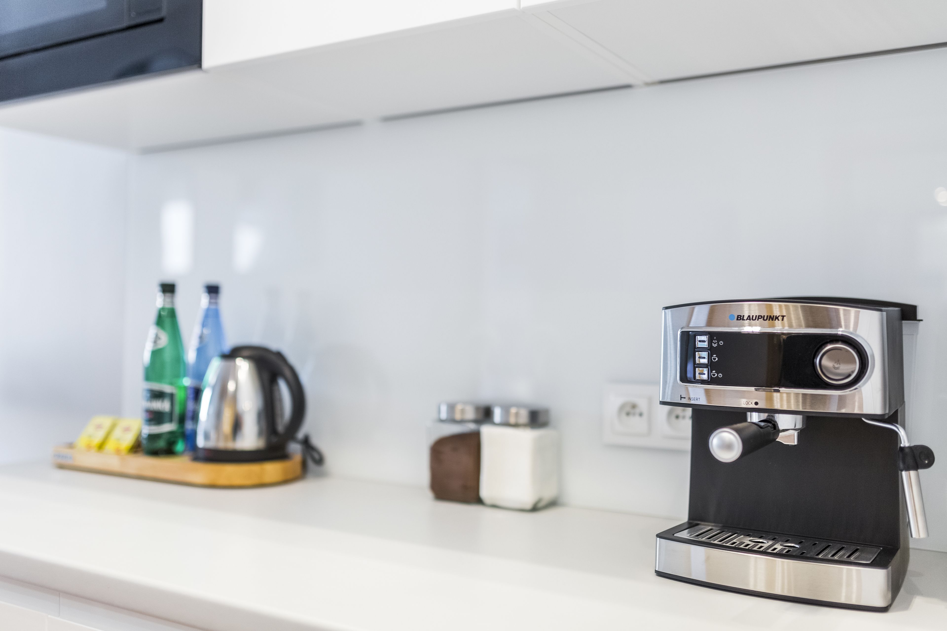 deluxe apartment, balcony | coffee and/or coffee maker