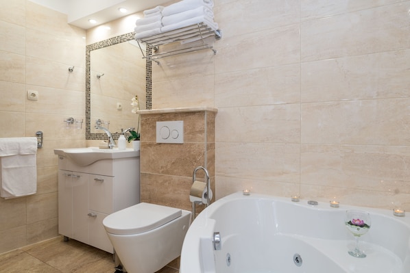 Separate tub and shower, jetted tub, hydromassage showerhead