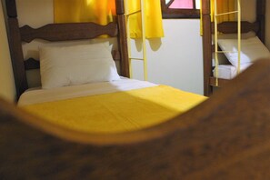 基本四人房 | 書桌、筆電工作空間、熨斗/熨衣板、免費無線上網