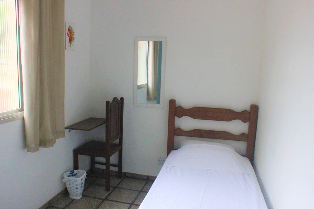 Basic Single Room | Desk, laptop workspace, iron/ironing board, free WiFi