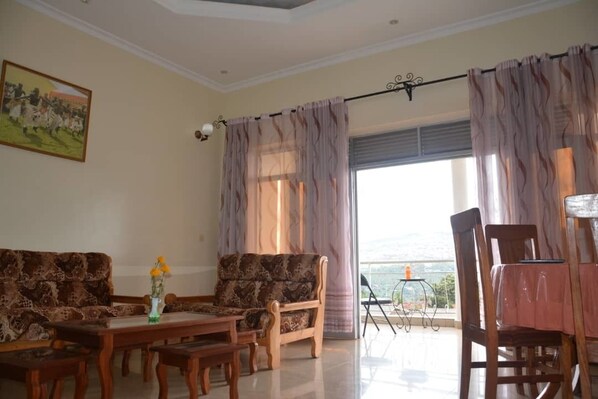 Daily continental breakfast (USD 3 per person)