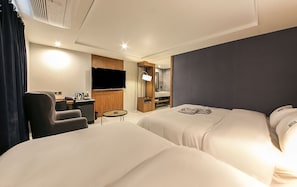 Phòng Suite | Bộ đồ giường cao cấp, nệm cao su hoạt tính (memory foam), bàn