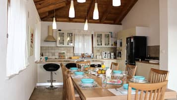 Villa, Private Pool, Garden View | Private kitchen