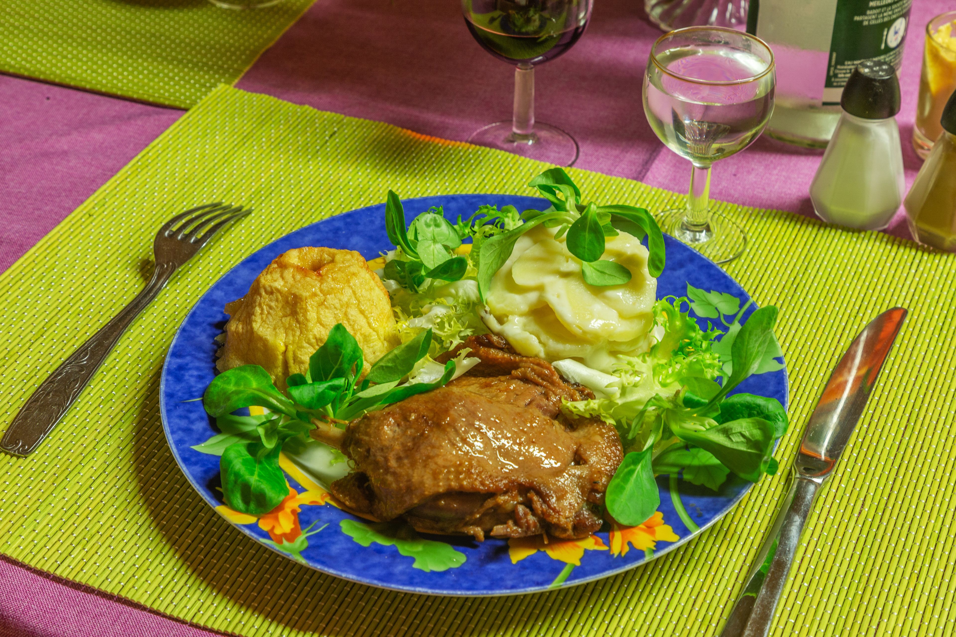 lunch and dinner served, regional cuisine