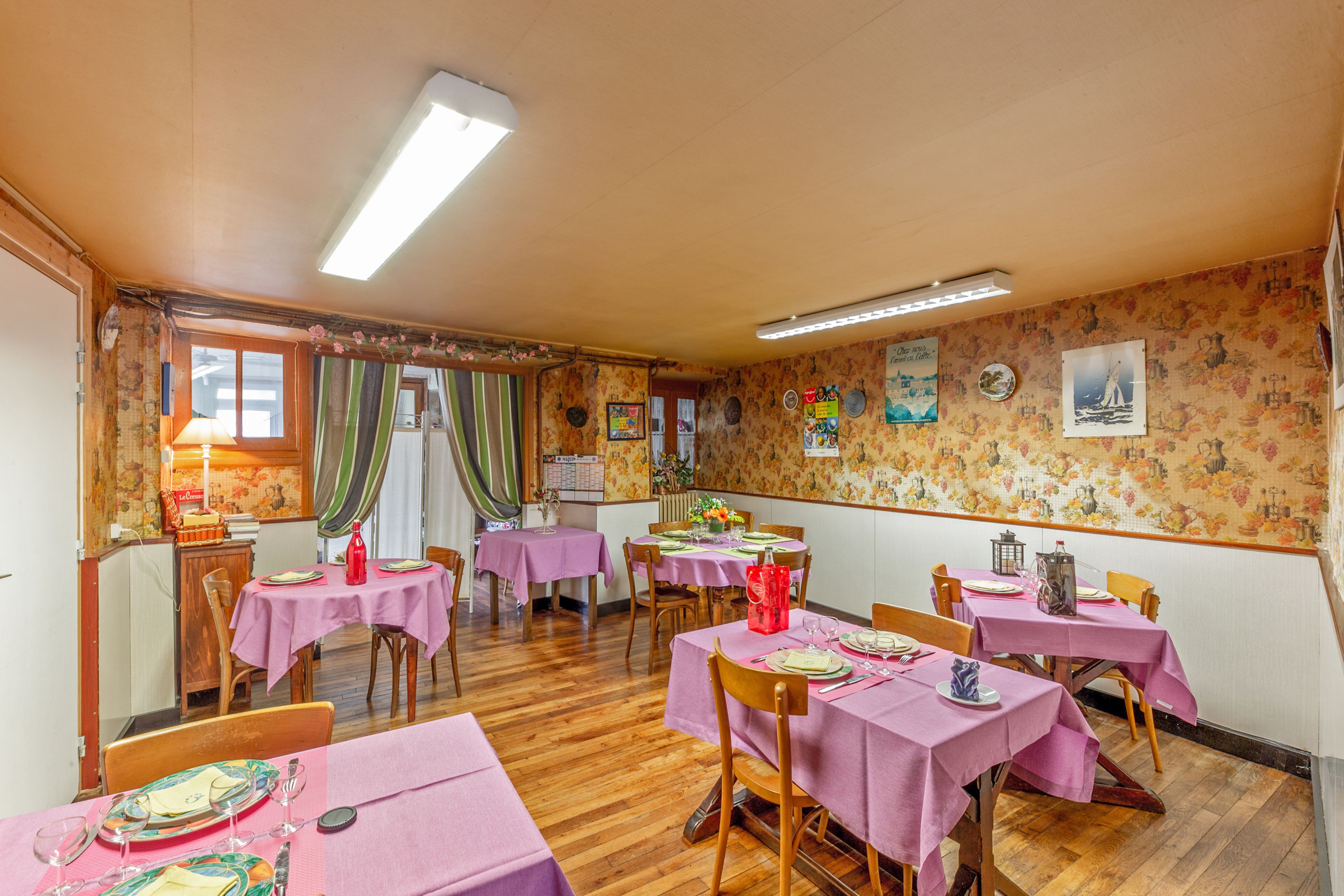 lunch and dinner served, regional cuisine