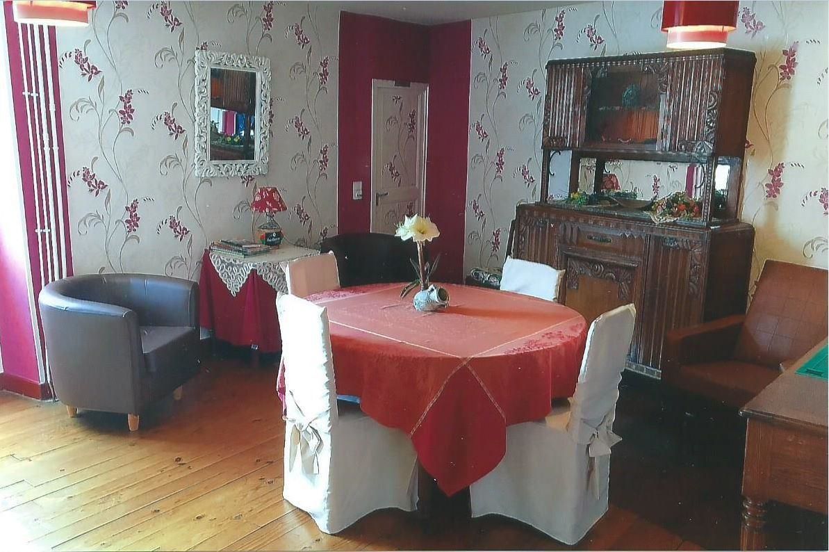 daily continental breakfast (eur 5 per person)