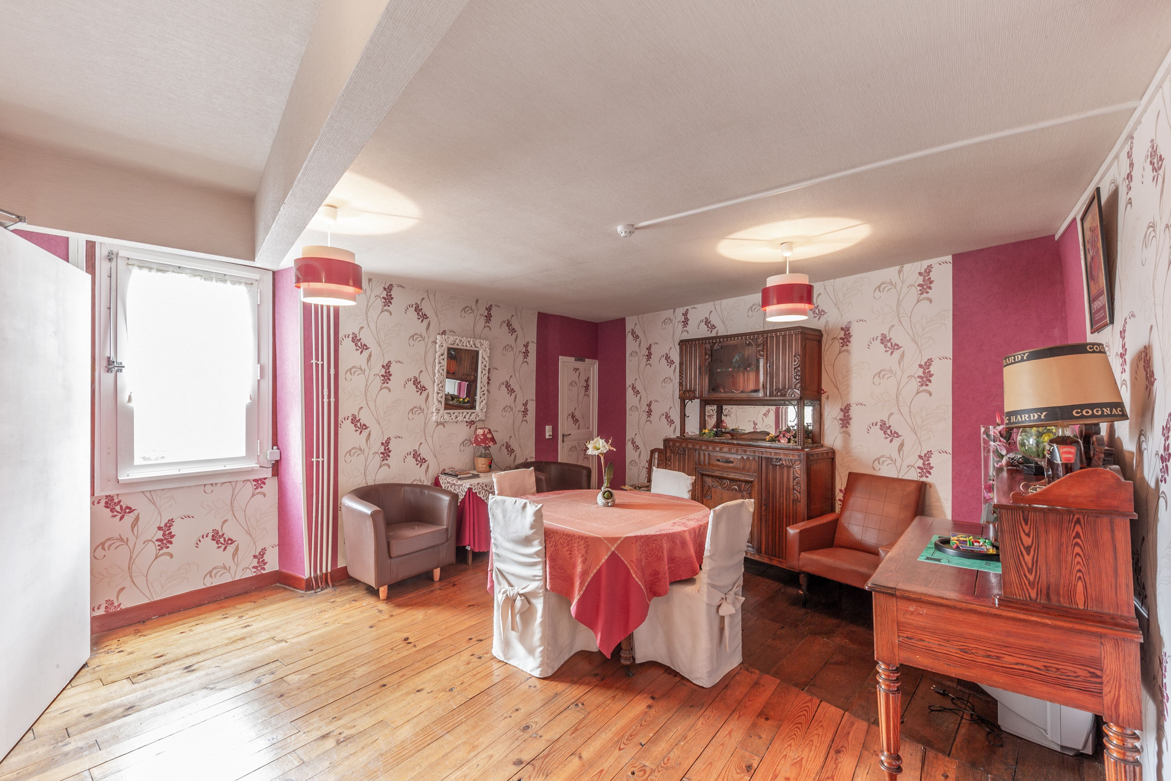 daily continental breakfast (eur 5 per person)