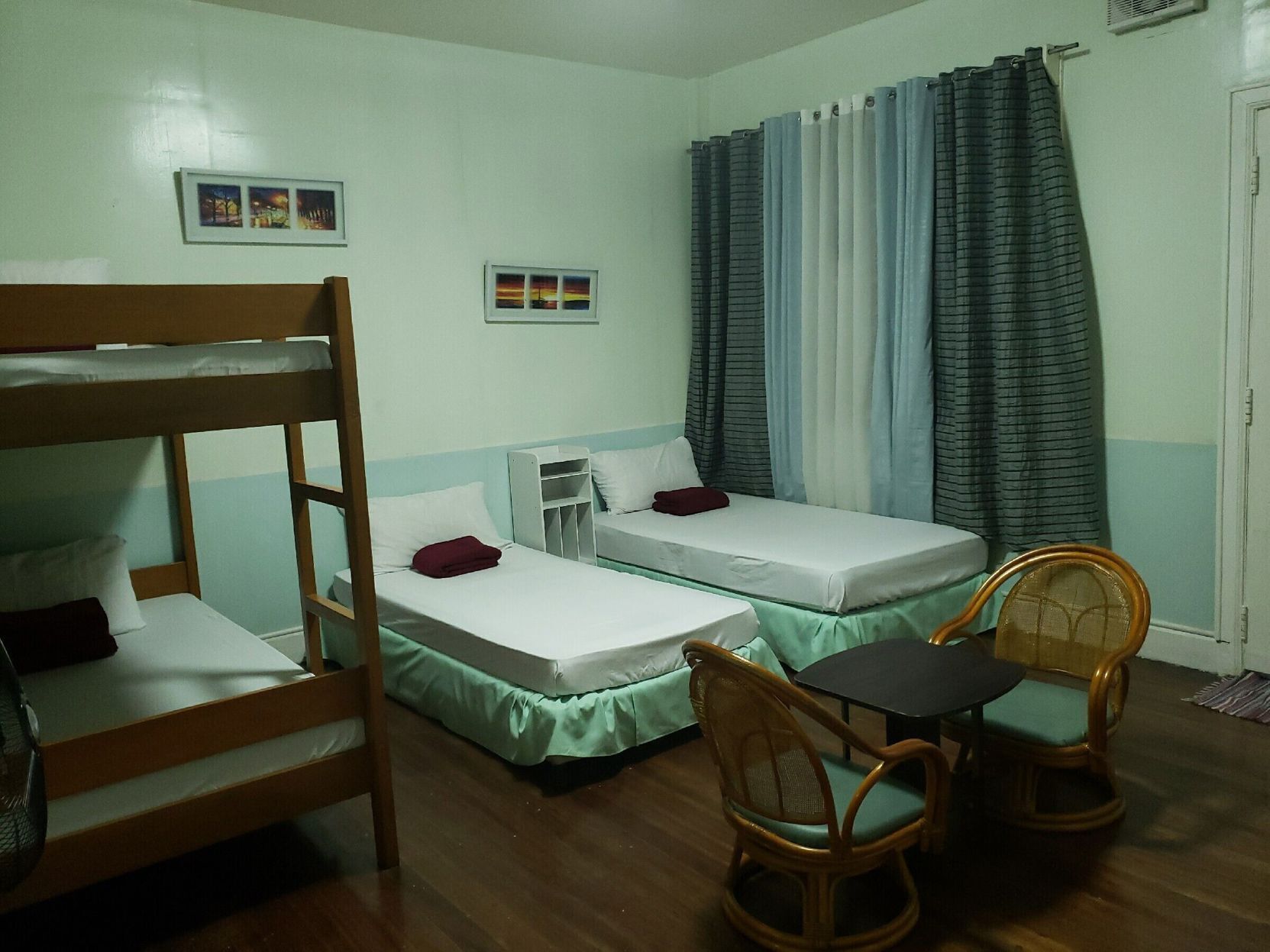 Iron/ironing board, free WiFi, bed sheets