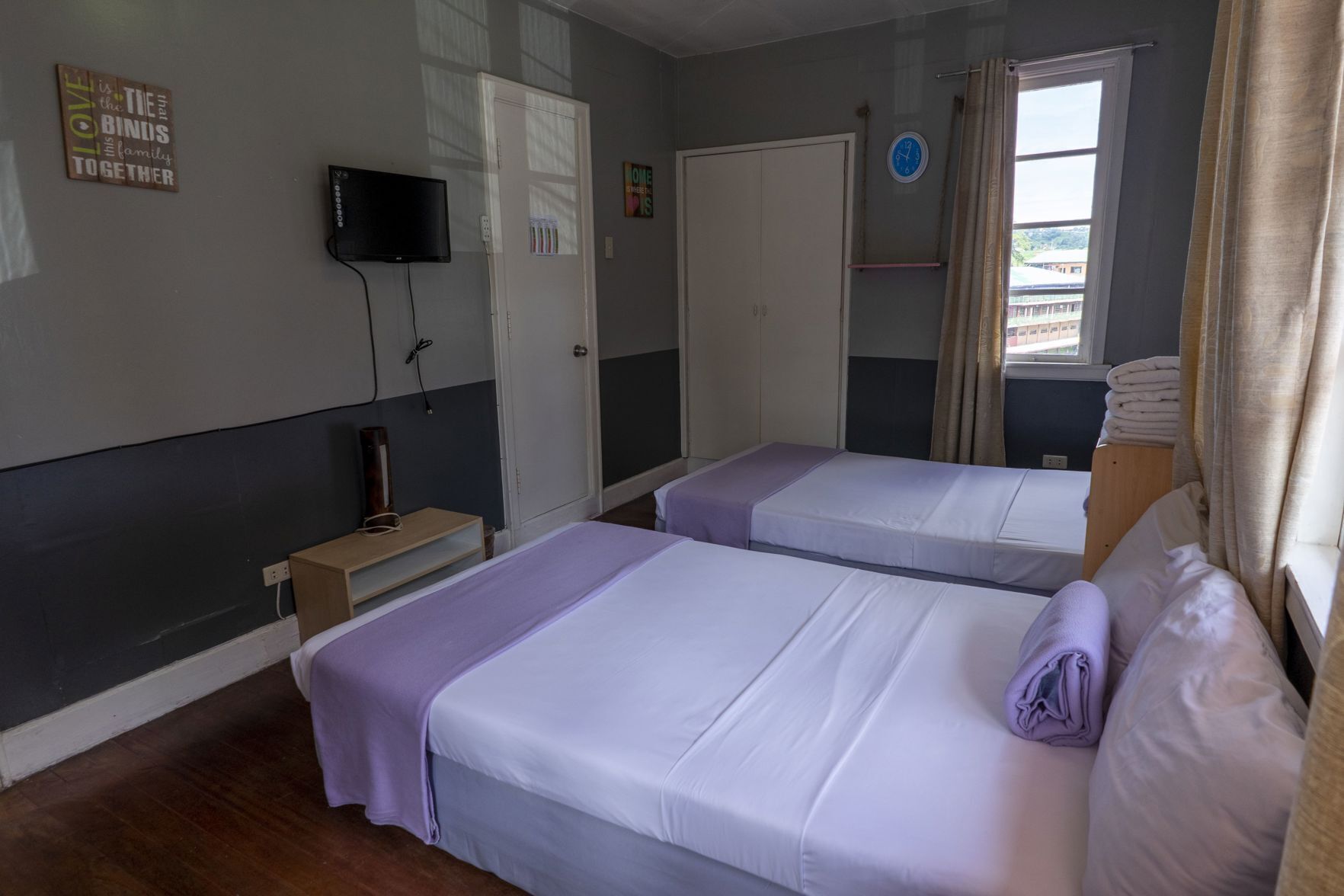 Iron/ironing board, free WiFi, bed sheets