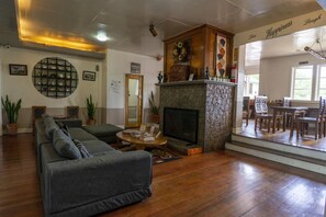 케이블 채널 시청이 가능한 24인치 평면 TV, TV