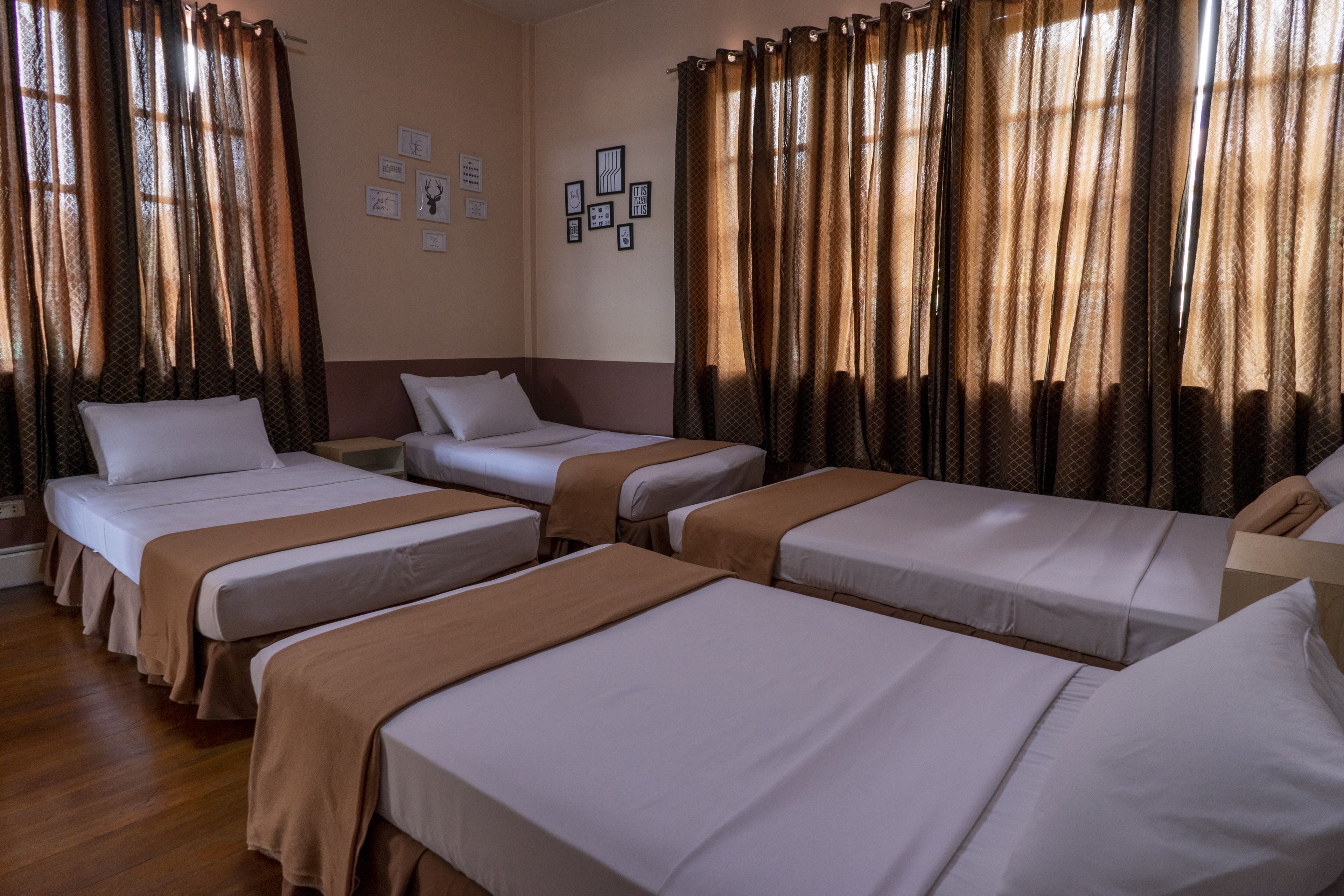 Family Room (5 Adults) | Iron/ironing board, free WiFi, bed sheets