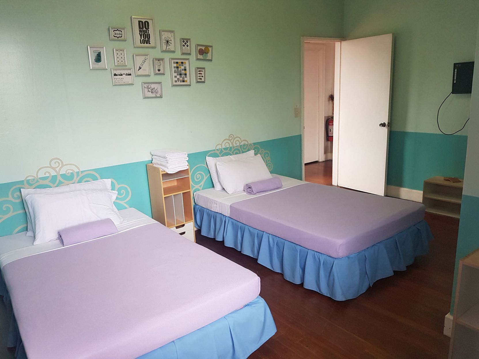 Iron/ironing board, free WiFi, bed sheets