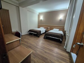 Standard Twin Room | Desk, laptop workspace, free WiFi, bed sheets - Birlik Sahin Hotel (Agri)