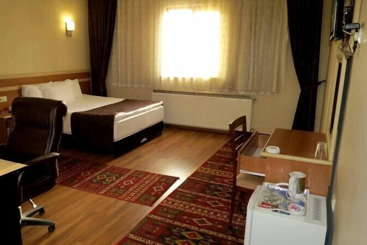 Desk, laptop workspace, free WiFi, bed sheets