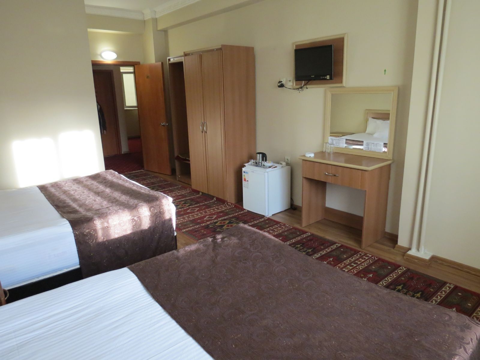 Desk, laptop workspace, free WiFi, bed sheets