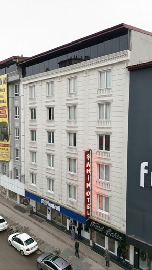 A multi-story building with a prominent sign for "Sahin Hotel" on the facade. - Şahin Hotel (Agri)