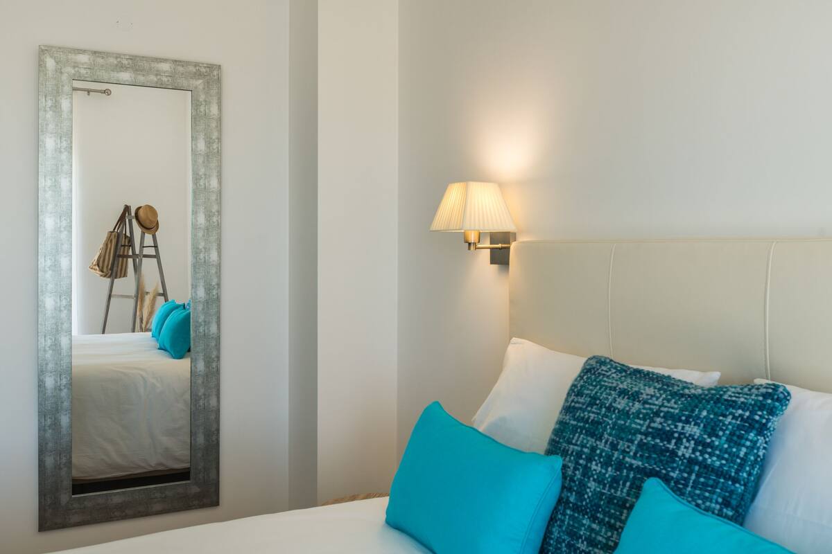 Suite, Garden View | Desk, individually decorated, individually furnished, bed sheets