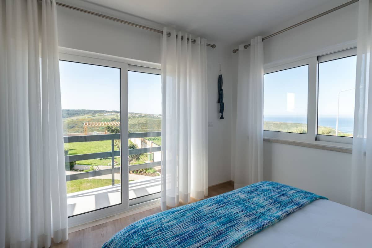 Deluxe Double Room, Balcony, Sea View | Desk, individually decorated, individually furnished, bed sheets