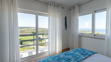 Quarto casal luxo, sacada, vista para o mar | Individualmente decorados, individualmente mobiliados, escrivaninha