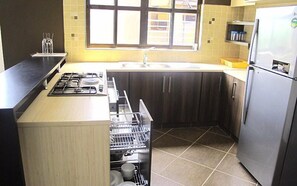 Apartament, 3 dormitoris | Cuina privada | Frigorífic gran, microones, forn i placa de cuina
