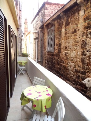 Family Apartment | Bathroom | Bathtub, hair dryer, towels - old center apartments (Hvar)
