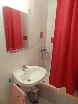 Family Apartment | Bathroom