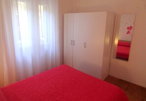 Family Apartment | Free WiFi, bed sheets - old center apartments (Hvar)