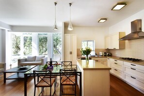 Apartment, 2 Queen-Betten | Eigene Küche