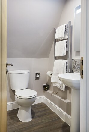 Dobbeltrom – superior, eget bad, elveutsikt | Bad