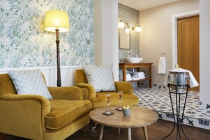 Superior Suite, Ensuite, River View (Room 9) | 1 bedroom