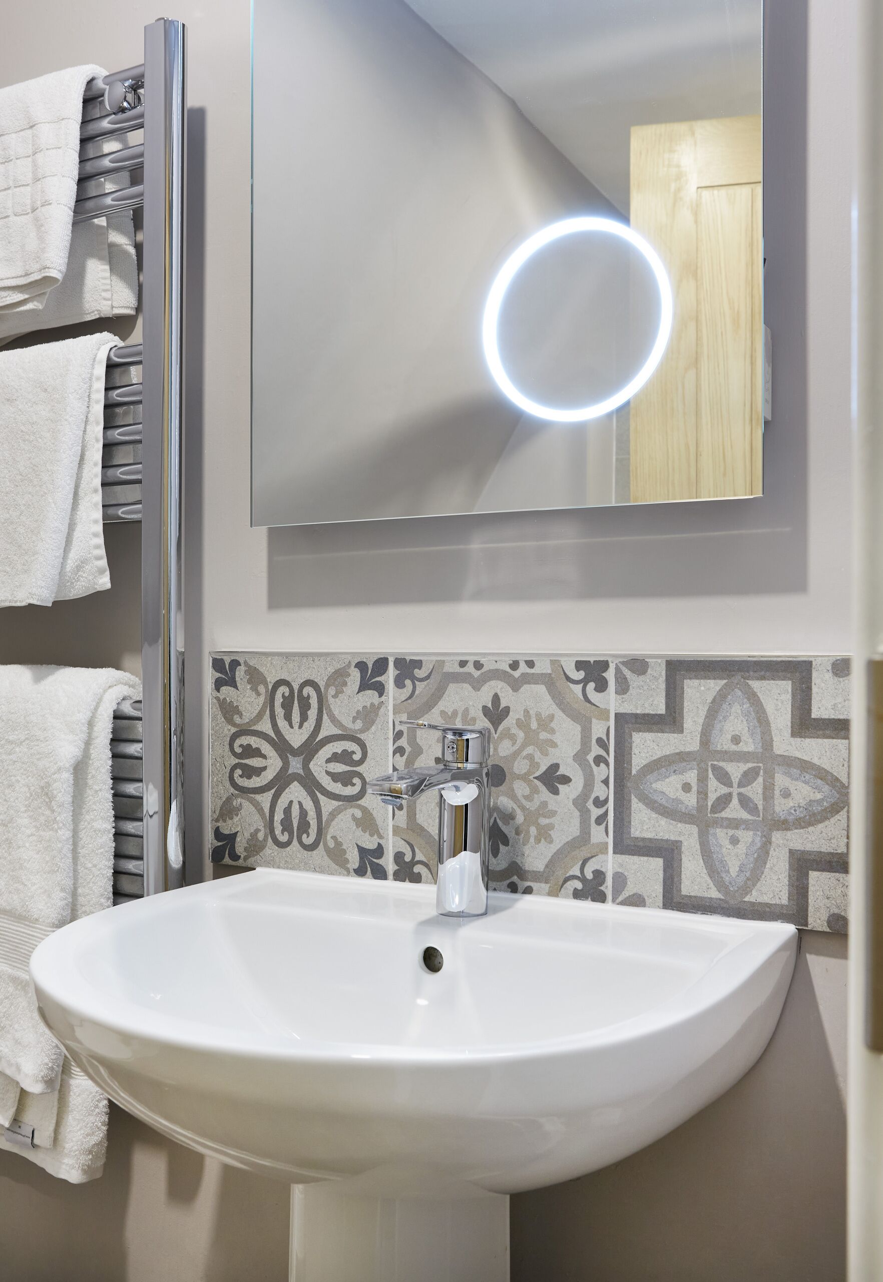 superior double room, ensuite, river view | bathroom