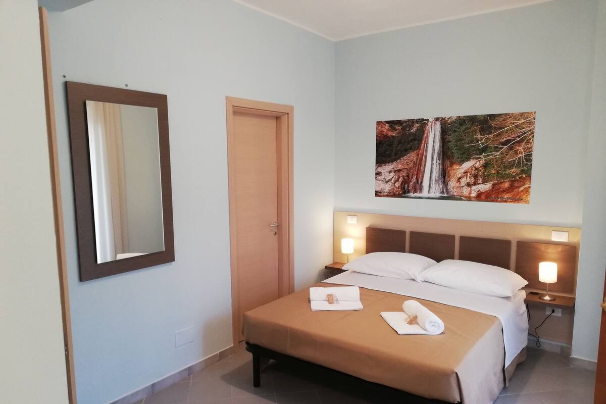 Phòng 3 Tiêu chuẩn | Bộ đồ giường kháng dị ứng, két bảo mật tại phòng