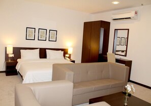 Desk, blackout curtains, rollaway beds, free WiFi - The View Hotel (Segamat)
