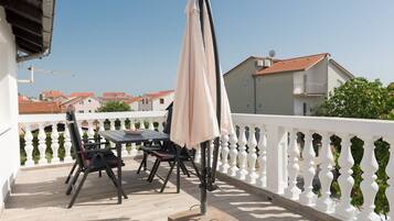 Apartamento, 2 quartos | Vista do quarto