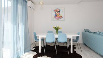 Leilighet, 2 soverom | Spiseområde på rommet