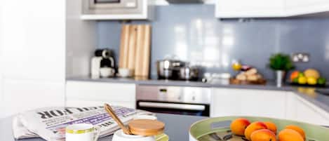 Apartment, 2 Bedrooms | Private kitchen | Fridge, microwave, oven, stovetop