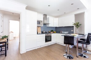 Apartment, 2 Bedrooms | Private kitchen | Fridge, microwave, oven, stovetop - Gloucester Terrace by Lime Street (London)