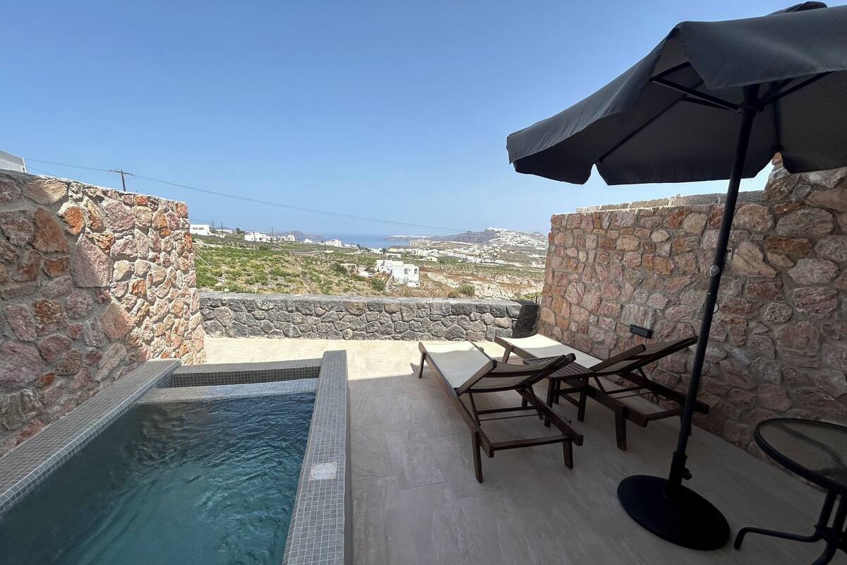 One Bedroom Apartment with Outdoor Hot Tub Sea and Sunset View | Ropa de cama de alta calidad y camas con pillow-top