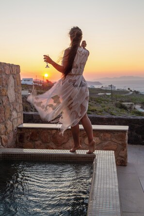 Two Bedroom Apartment with Outdoor Hot Tub Sea and Sunset View | Terassi/patio