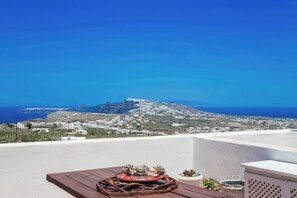 Two Bedroom Apartment with Sea View | Udsigt fra balkon