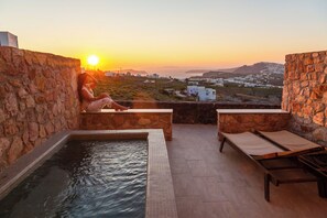 Two Bedroom Apartment with Outdoor Hot Tub Sea and Sunset View | Terassi/patio