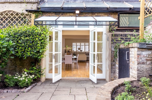 House, 3 Bedrooms | Terrace/patio