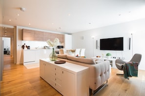 Apartment, 3 Schlafzimmer (21) | Wohnbereich | Flachbildfernseher