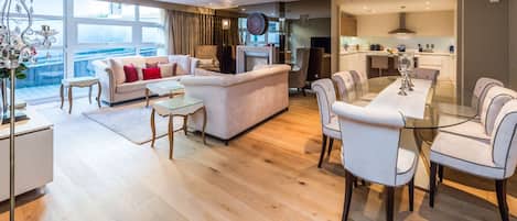 Apartment, 3 Bedrooms (4) | Living area