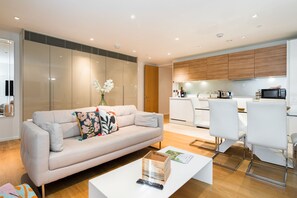 Apartment, 3 Bedrooms (21) | Living area - Meritas Court by Lime Street (London)