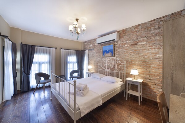 尊贵套房, 简易厨房 | 特色装修、特色家居、办公桌、笔记本电脑工作区