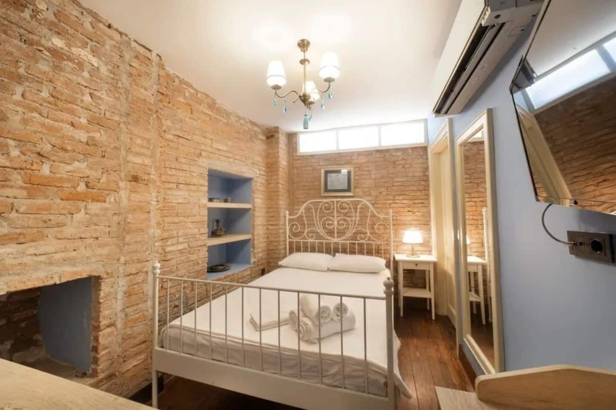 Chambre Économique | 1 chambre, décoration personnalisée, ameublement personnalisé, bureau